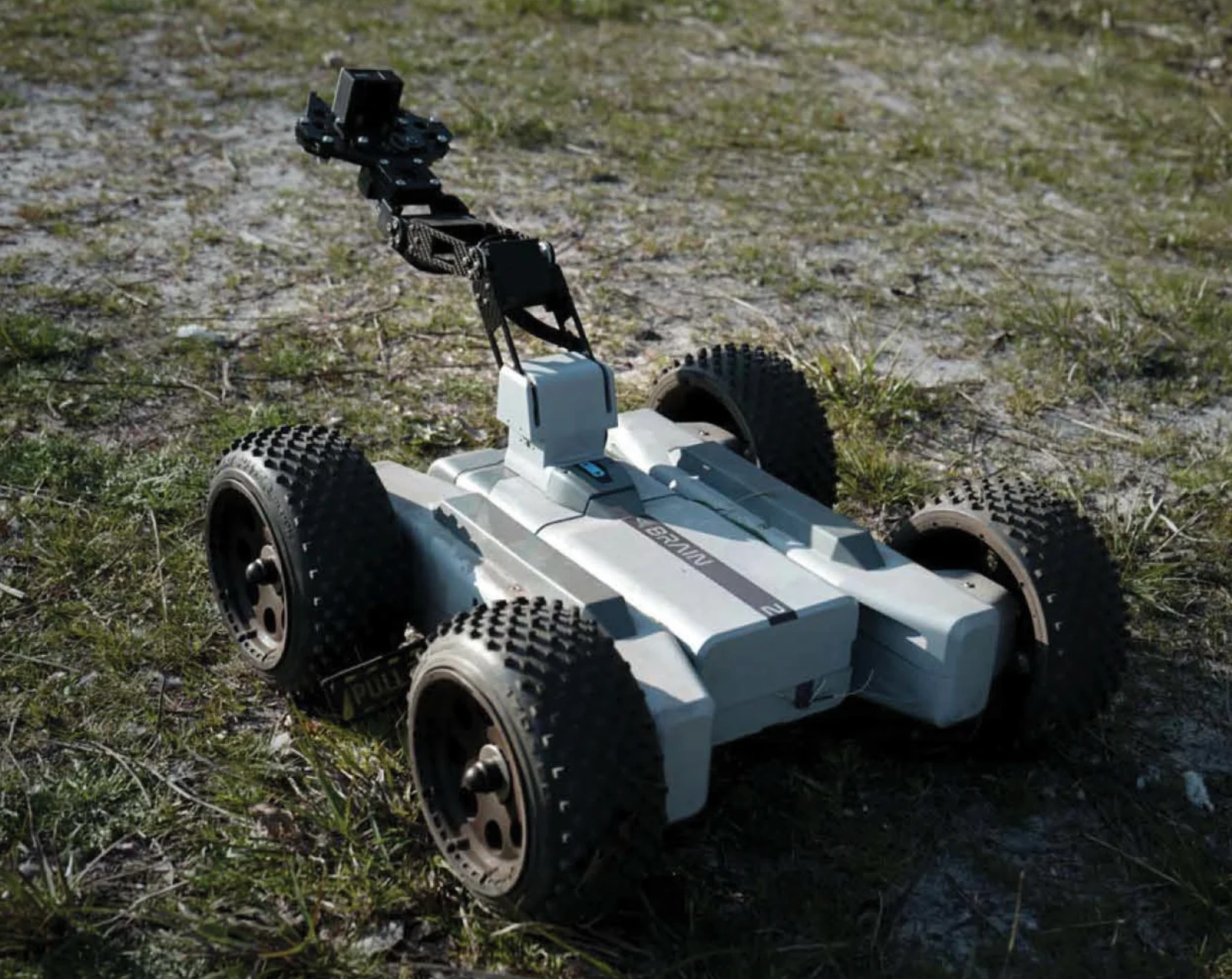 BRAIN en configuration rover, bras articulé déployé